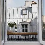Elegant Sunlit Flat With Balcony Near Parc Monceau - B94 Апартаменты Париж
