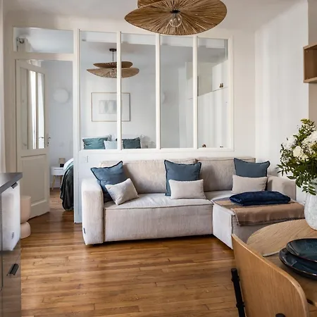 Elegant Sunlit Flat With Balcony Near Parc Monceau - B94 * Париж