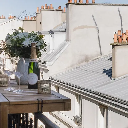 Elegant Sunlit Flat With Balcony Near Parc Monceau - B94 * Париж