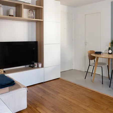 Elegant Sunlit Flat With Balcony Near Parc Monceau - B94 *