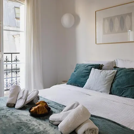 Apartmán Elegant Sunlit Flat With Balcony Near Parc Monceau - B94 *