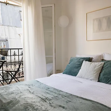 Apartmán Elegant Sunlit Flat With Balcony Near Parc Monceau - B94 *